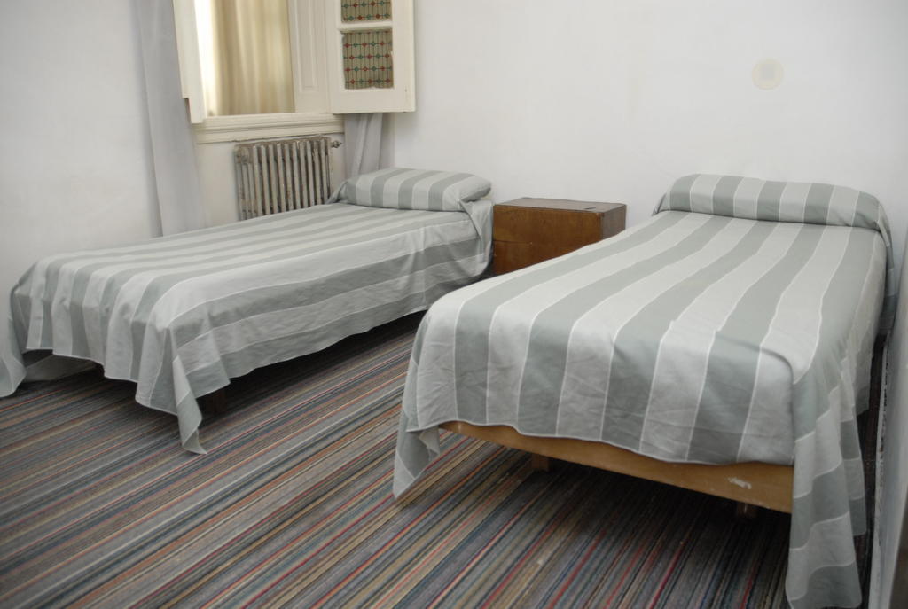 Hotel Aries Buenos Aires Szoba fotó